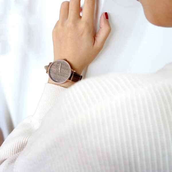 Women's quartz watch with wooden needle - Image 3