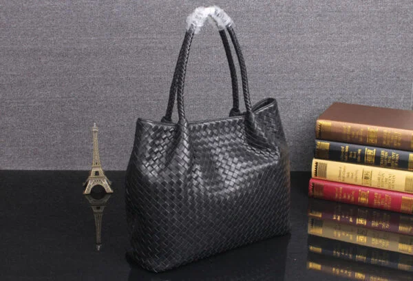 Woven Women's Shoulder Bag With Large Capacity - Image 2