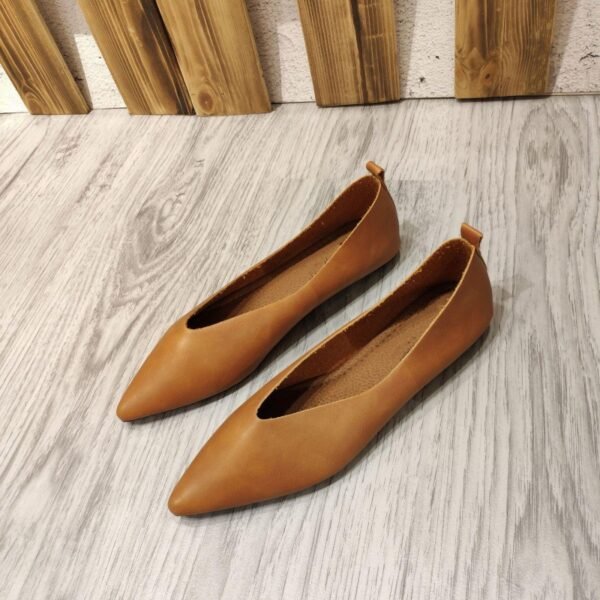 Women's Retro Pointed Shallow Mouth Flat Shoes - Image 3