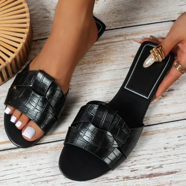 2024 New Fashion Slippers Women Sexy Flat Sandals Casual Ladies Sand Beach Slippers Elegant Fish Mouth Slippers Slippers Women