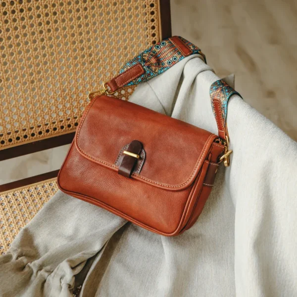 2023 New Women's Genuine Leather Vintage Messenger bag Versatile Casual Commuter Bag One Shoulder Crossbody Small Square Bag - Image 5