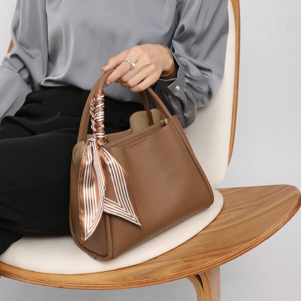 Women's Leather High-grade Messenger Bag - Image 4